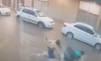 Nữ sinh bị điện giật tử vong khi lội nước để đến lớp học Ảnh 3