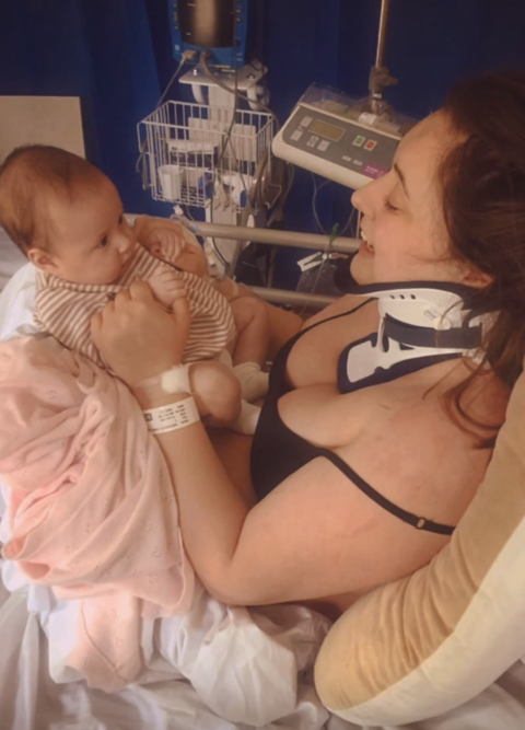 Người phụ nữ 36 tuổi bị gãy cổ sau khi ngáp vào buổi sáng Ảnh 2