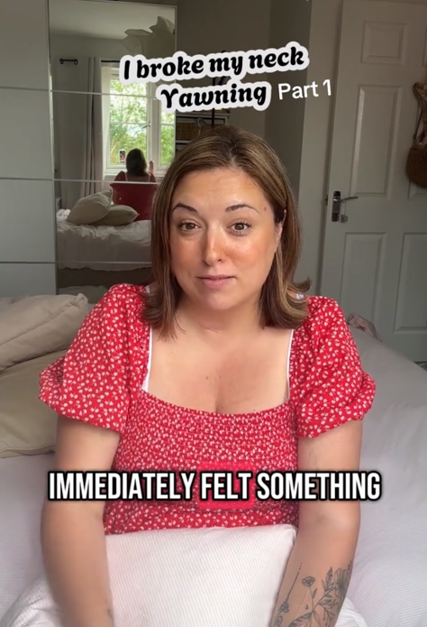 Người phụ nữ 36 tuổi bị gãy cổ sau khi ngáp vào buổi sáng Ảnh 1