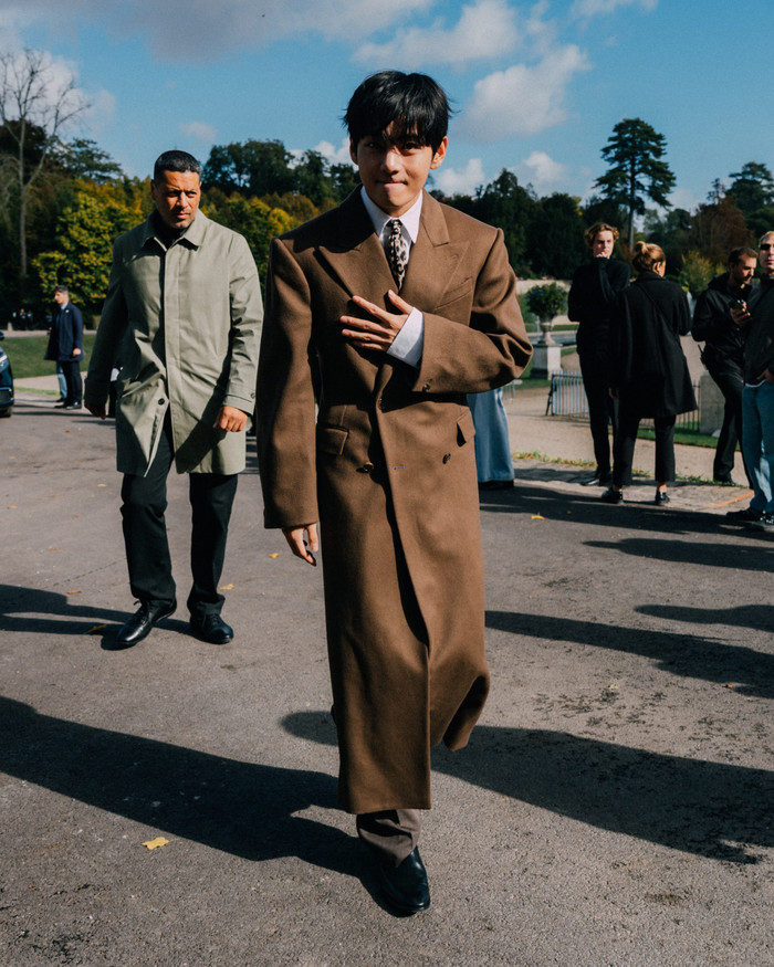 V (BTS) gây lo lắng Ảnh 2