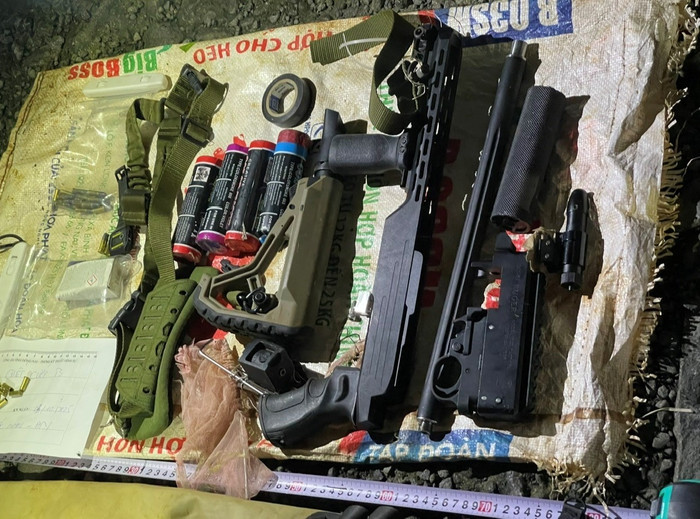 Hung khí thu giữ sau khi bắt đối tượng. Ảnh: Công an tỉnh Đồng Nai