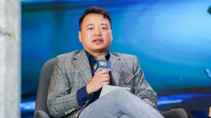 Ông Nguyễn Hoà Bình (Shark Bình).