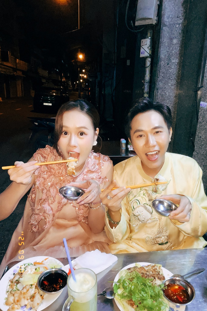 Trấn Thành cho biết, Anh Đức từng phải ăn hủ tiếu suốt 1 tháng khi tán tỉnh Anh Phạm. (Ảnh FBNV)