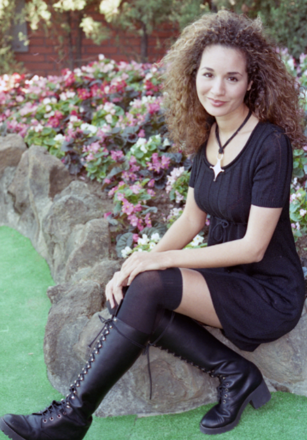 Sau câu chuyện đó, nữ diễn viên vẫn tiếp tục với nghề nhưng chọn sống kín tiếng hơn.