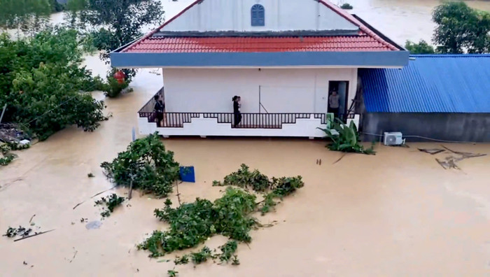 Mưa lớn gây ngập lụt nhiều nơi. Ảnh: VnExpress