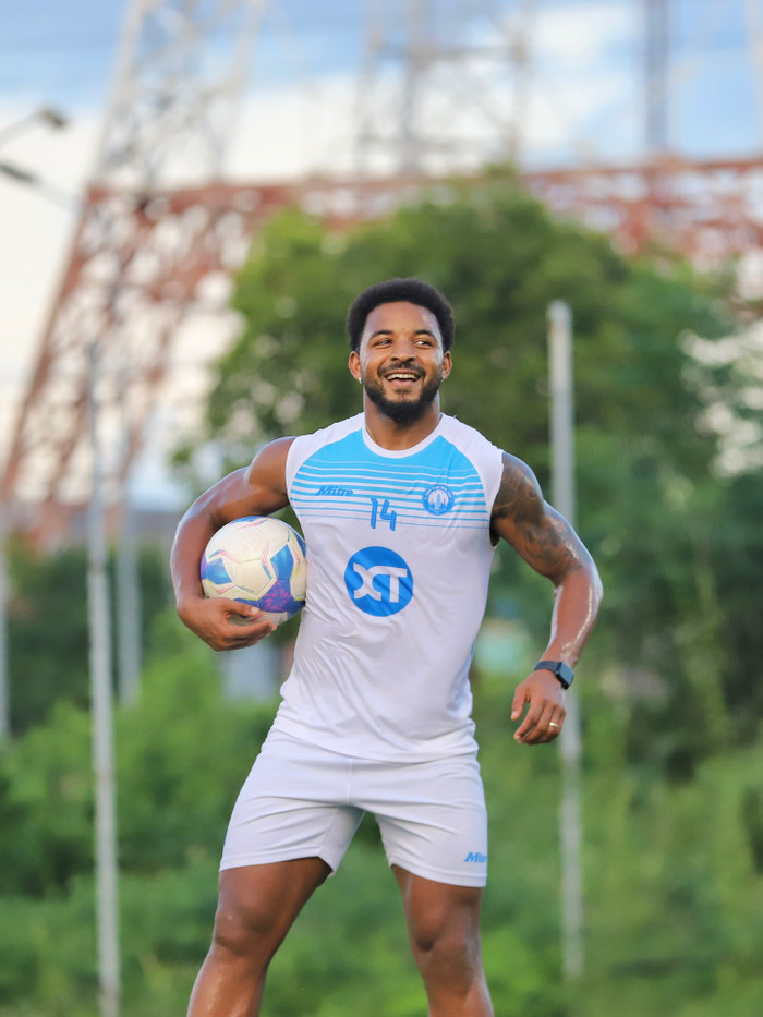 Với cầu thủ như Xuân Son, việc lựa chọn Apple Watch Series 9 là lựa chọn hợp lý trong việc liên tục tập luyện thể thao. (Ảnh: FBNV)