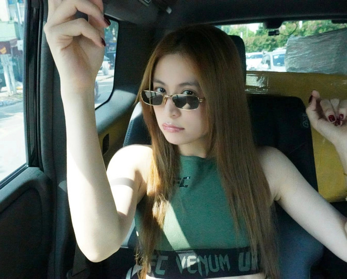 Hoàng Thùy Linh khoe điểm 'đắt giá' trên cơ thể, netizen phải zoom 1.000 lần mới nhìn rõ