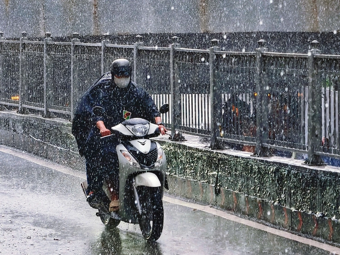 Mưa lớn tại TP. Hồ Chí Minh chiều hôm 8/10. Ảnh: Báo Tuổi Trẻ