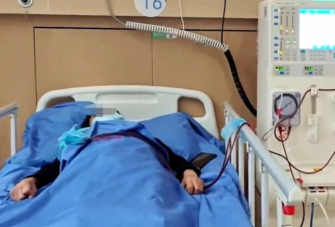 Ăn trứng muối mua trên mạng, hai người trong gia đình phải chạy thận để duy trì sự sống Ảnh 1