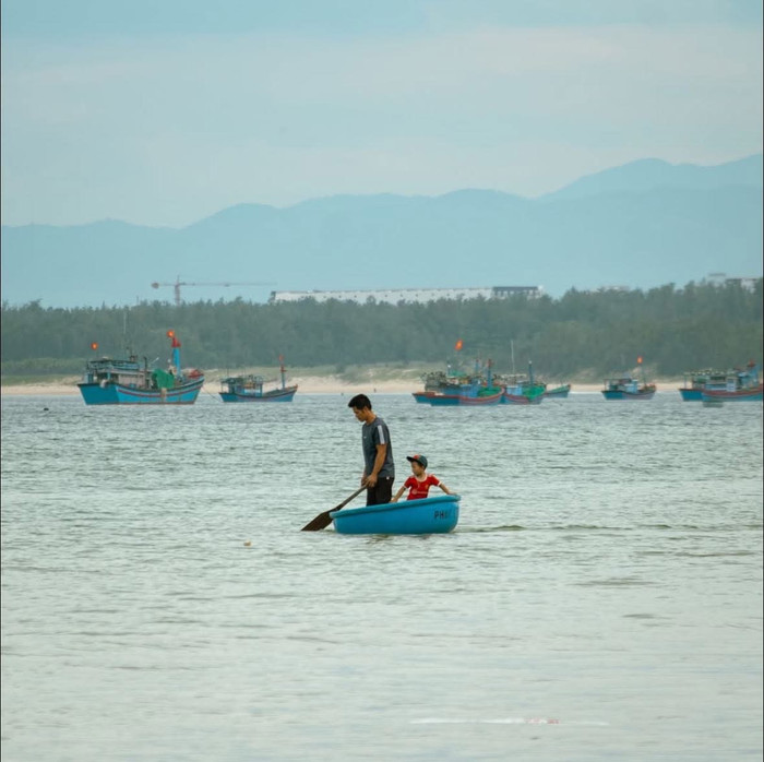 Sự yên bình của làng chài luôn hấp dẫn du khách đến tham quan. Ảnh: @jonathan_phan