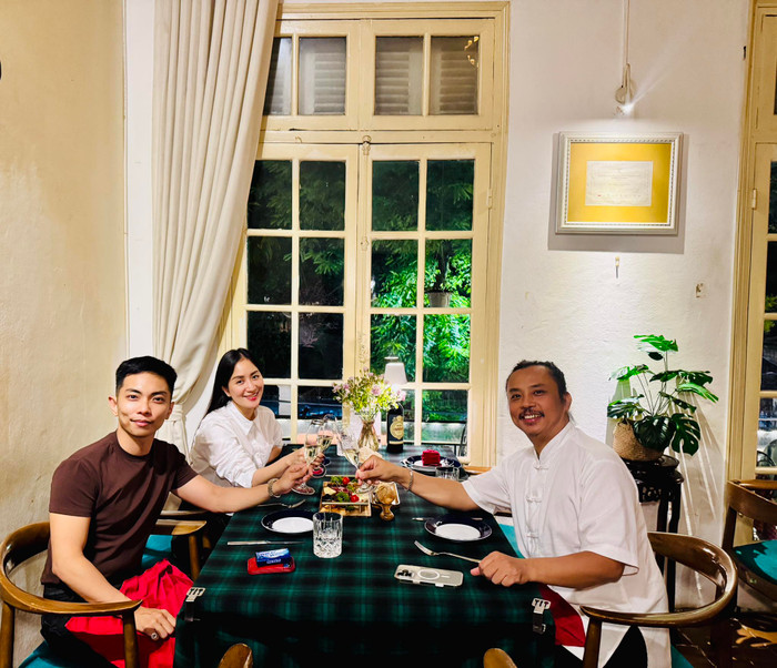 Hình ảnh mới nhất của vợ chồng Khánh Thi và Chí Anh. Ảnh: FBNV