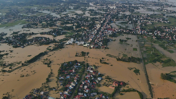 Nước nũ bủa vây các hộ dân. (Nguồn: Dân Việt)