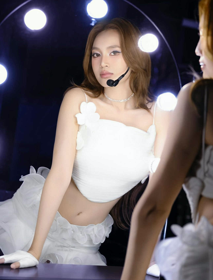 Bức ảnh mới đăng tải của Ninh Dương Lan Ngọc khiến fan xuýt xoa vì vóc dáng quá đỉnh (Ảnh: ISNV).