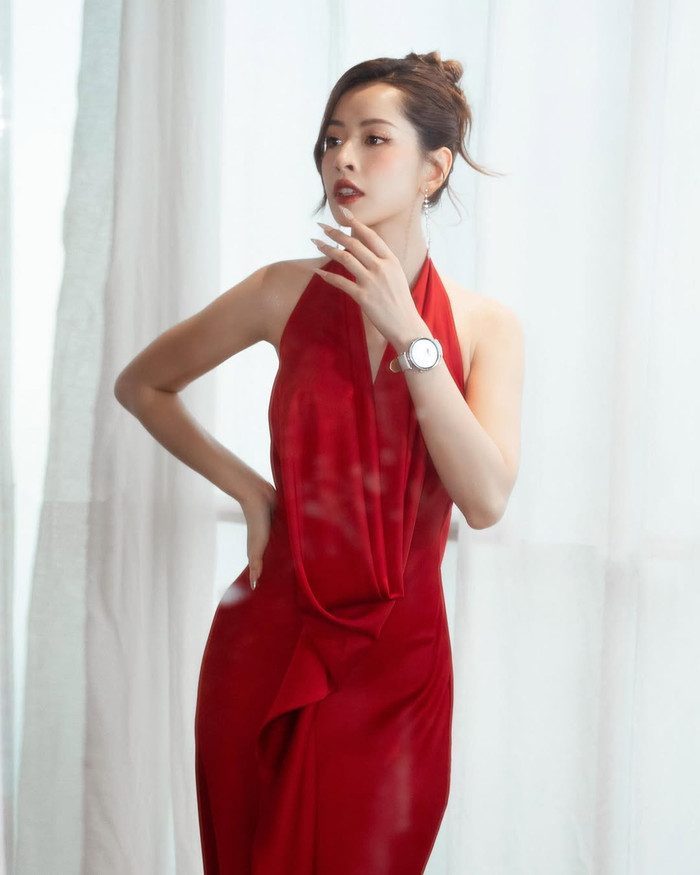 Chi Pu và chiếc Huawei Watch GT4. Ảnh: IGNV