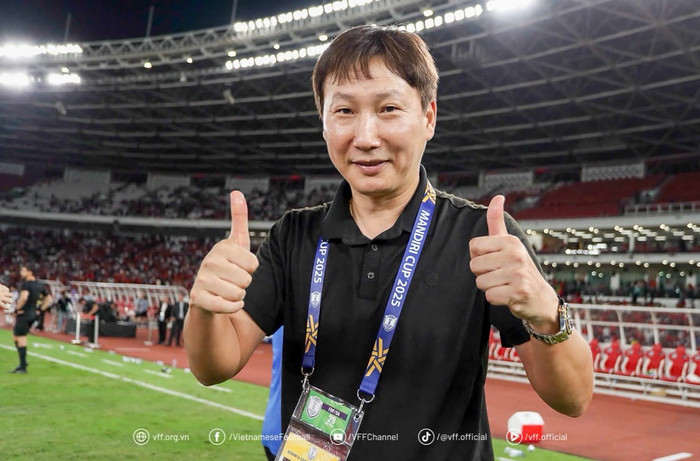 HLV Kim Sang Sik cùng tuyển Việt Nam đang tiến gần hơn bao giờ hết tới tấm vé dự VCK Asian Cup 2027. Ảnh: VFF