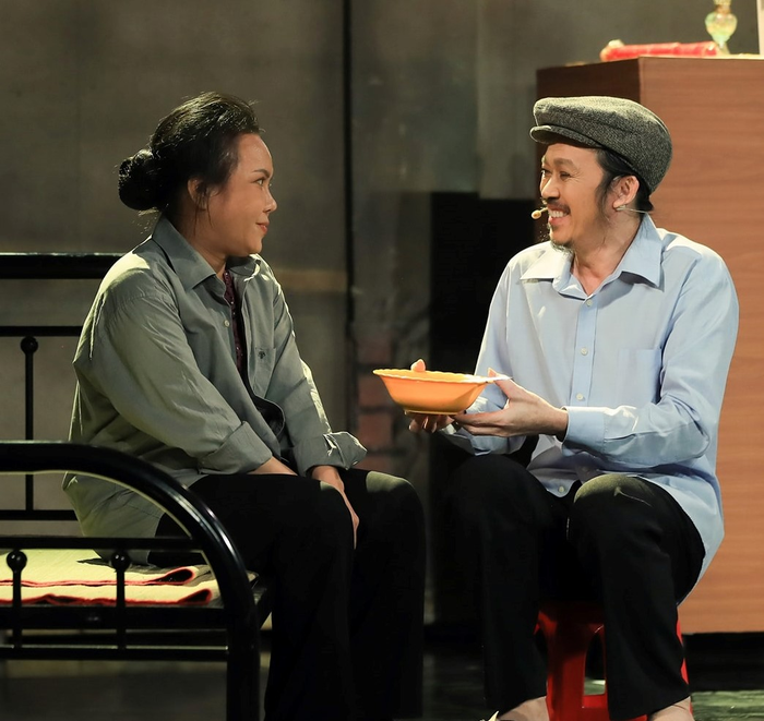 Sau tất cả, Hoài Linh lựa chọn một cuộc sống bình dị, thể hiện đam mê trên sân khấu kịch - nơi từng làm nên tên tuổi của nam nghệ sĩ.