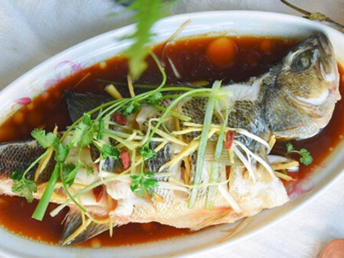 Món cá trắm hấp xì dầu. (Ảnh minh họa từ Internet)