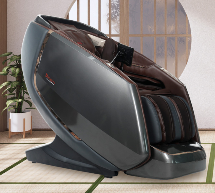 Ghế massage Phương Oanh tặng bố mẹ gây ấn tượng với kiểu dáng 'phi thuyền vũ trụ'. (Nguồn: hasuta)