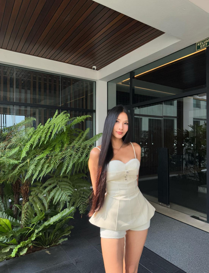 Hoàng Thùy thường ưu tiên những thiết kế tôn dáng. (Ảnh FBNV)