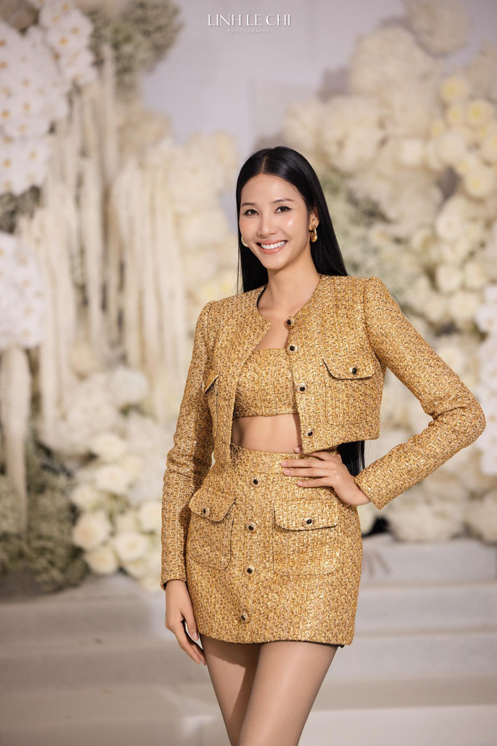 Sự xuất hiện của Hoàng Thùy nhanh chóng thu hút ống kính và được chia sẻ rộng rãi trên mạng xã hội. (Ảnh Linh Lê Chí)