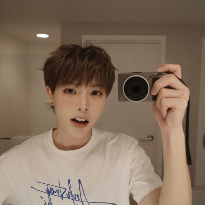 Chiếc máy ảnh được Đức Phúc “chọn mặt gửi vàng” với giá khoảng 30 triệu đồng. (Ảnh: FBNV)