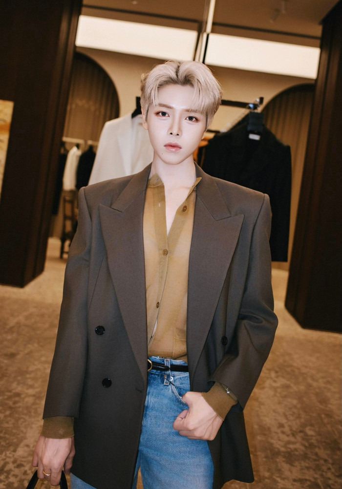 Với mức giá khoảng 30 triệu đồng, máy ảnh của Đức Phúc được xem là lựa chọn đáng giá cho những ai yêu thích chụp ảnh đường phố hoặc muốn có một chiếc máy nhỏ gọn nhưng chất lượng cao. (Ảnh: FBNV)