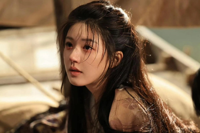 Thời gian qua, Triệu Lộ Tư trải qua nhiều khó khăn vì tranh chấp với công ty quản lý (Ảnh: Weibo). 