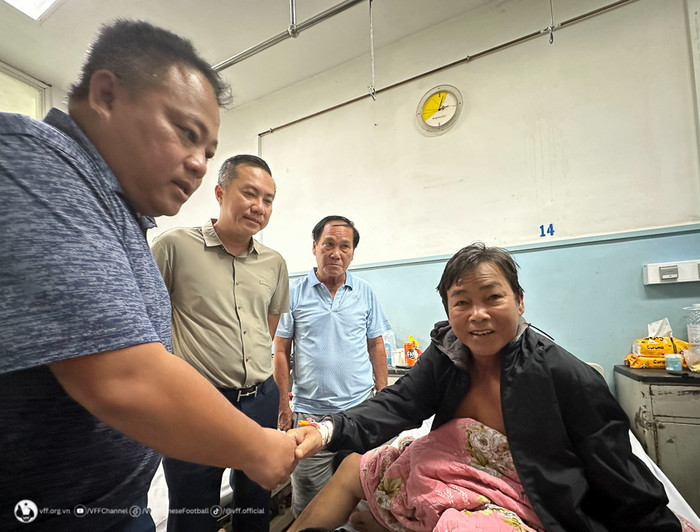 Bóng đá Việt Nam sáng nay đón nhận tin buồn khi danh thủ Hồ Văn Lợi, cựu tiền vệ tài hoa của CLB Cảng Sài Gòn đã qua đời ở tuổi 55. Ảnh: VFF