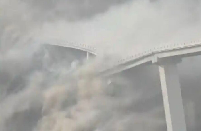 Cây cầu dài 758m bất ngờ đổ sập sau 10 tháng đưa vào sử dụng, dư luận bàng hoàng Ảnh 3