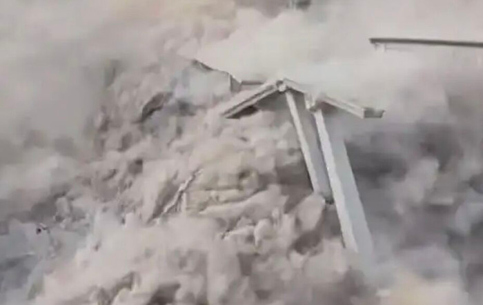 Cây cầu dài 758m bất ngờ đổ sập sau 10 tháng đưa vào sử dụng, dư luận bàng hoàng Ảnh 2