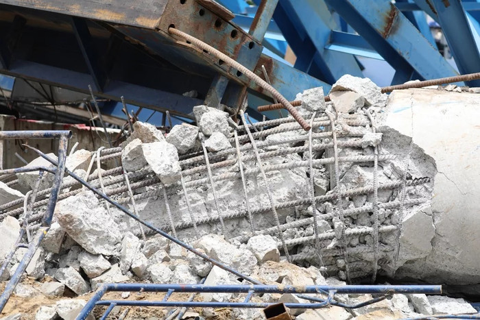 Cây cầu dài 758m bất ngờ đổ sập sau 10 tháng đưa vào sử dụng, dư luận bàng hoàng Ảnh 1