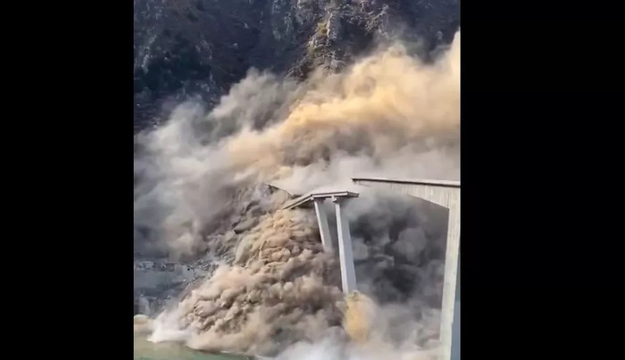 Cây cầu dài 758m bất ngờ đổ sập sau 10 tháng đưa vào sử dụng, dư luận bàng hoàng Ảnh 4