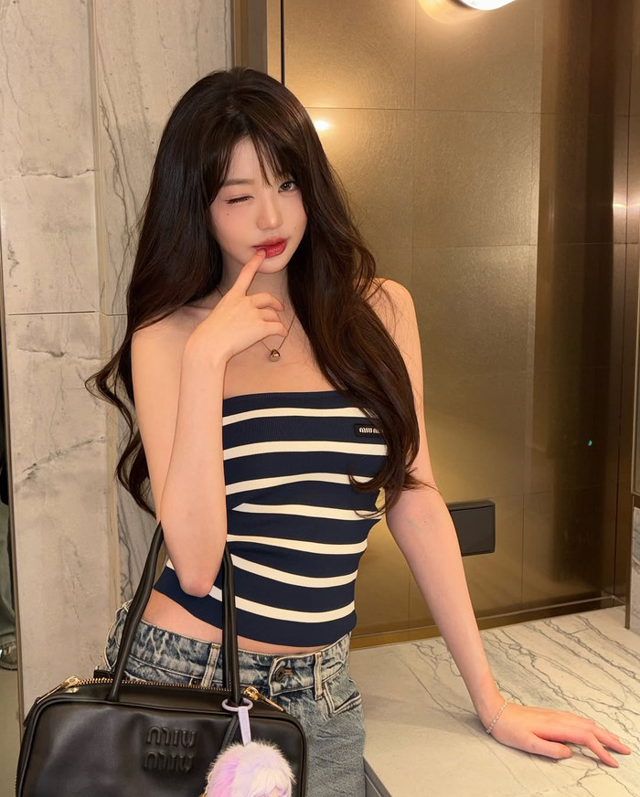 Hiện nữ ca sĩ cùng nhóm IVE đang trong tour diễn thế giới thứ hai, với lịch trình trải dài qua châu Á, châu Âu và châu Mỹ. Ảnh: IGNV