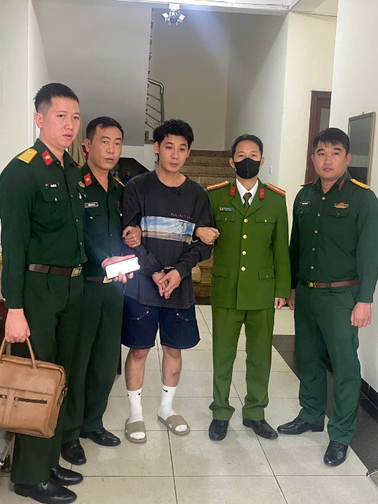 Đối tượng Phạm Đức Phương tại thời điểm bị bắt giữ. Ảnh: Công an TP Hà Nội