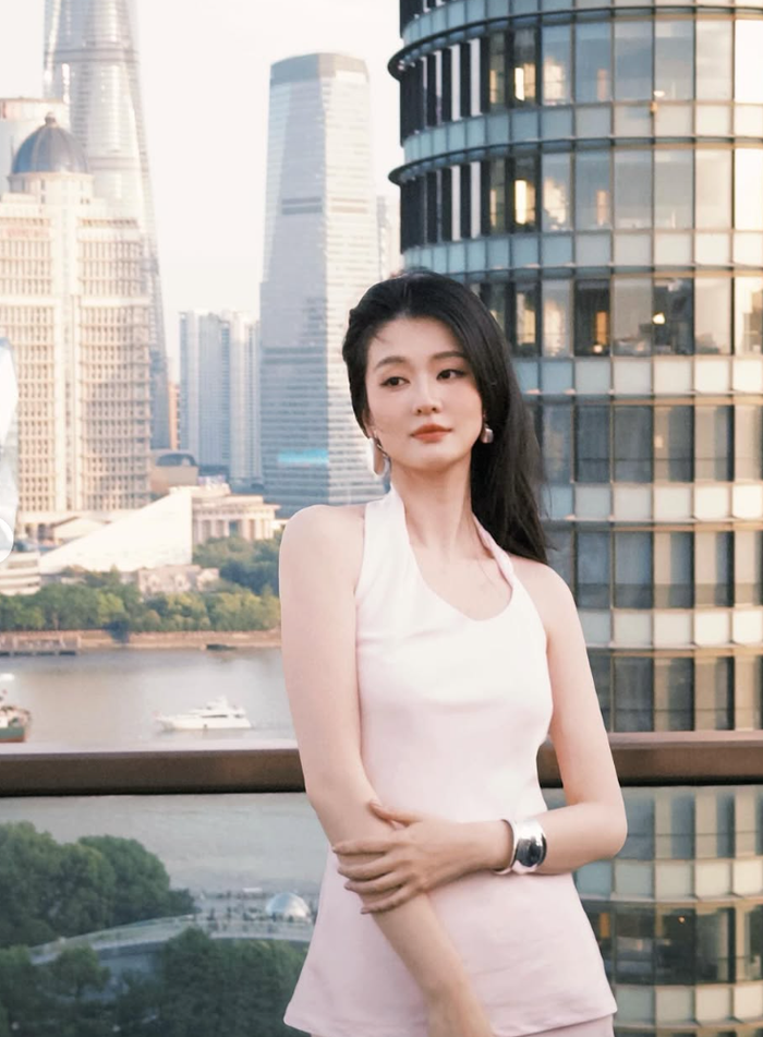 Dạo gần đây, nữ diễn viên Kiều Hân thường chia sẻ những hình ảnh đi du lịch, nghỉ dưỡng (Ảnh: ISNV).