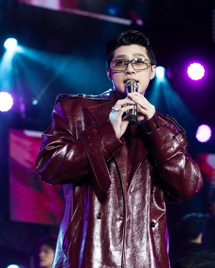 Noo Phước Thịnh hài hước lên tiếng về khoảnh khắc 'ngượng đỏ mặt' khi diễn cực sung trên sân khấu. (Ảnh FBNV)