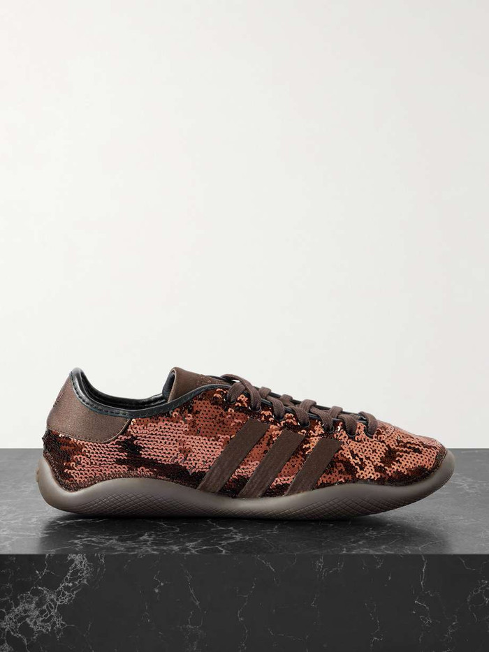 Giày Adidas x Wales Bonner. Ảnh: Vogue