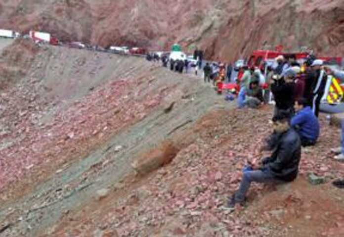 Xe buýt mất lái rơi xuống khe núi, ít nhất 37 người thiệt mạng Ảnh 4