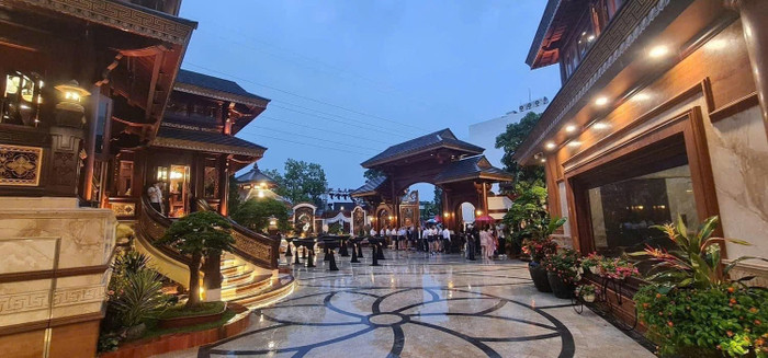 Gần 100 cảnh sát phong toả, khám xét biệt phủ của vợ chồng thẩm mỹ viện Mailisa Ảnh 3