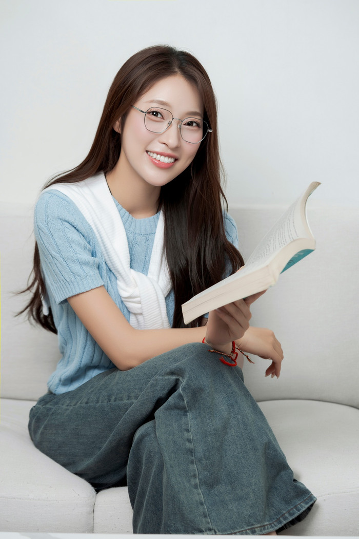 Khánh Vy lựa chọn tin dùng chiếc máy tính trị giá 8 chữ số để phục vụ cho công việc. Ảnh: FBNV