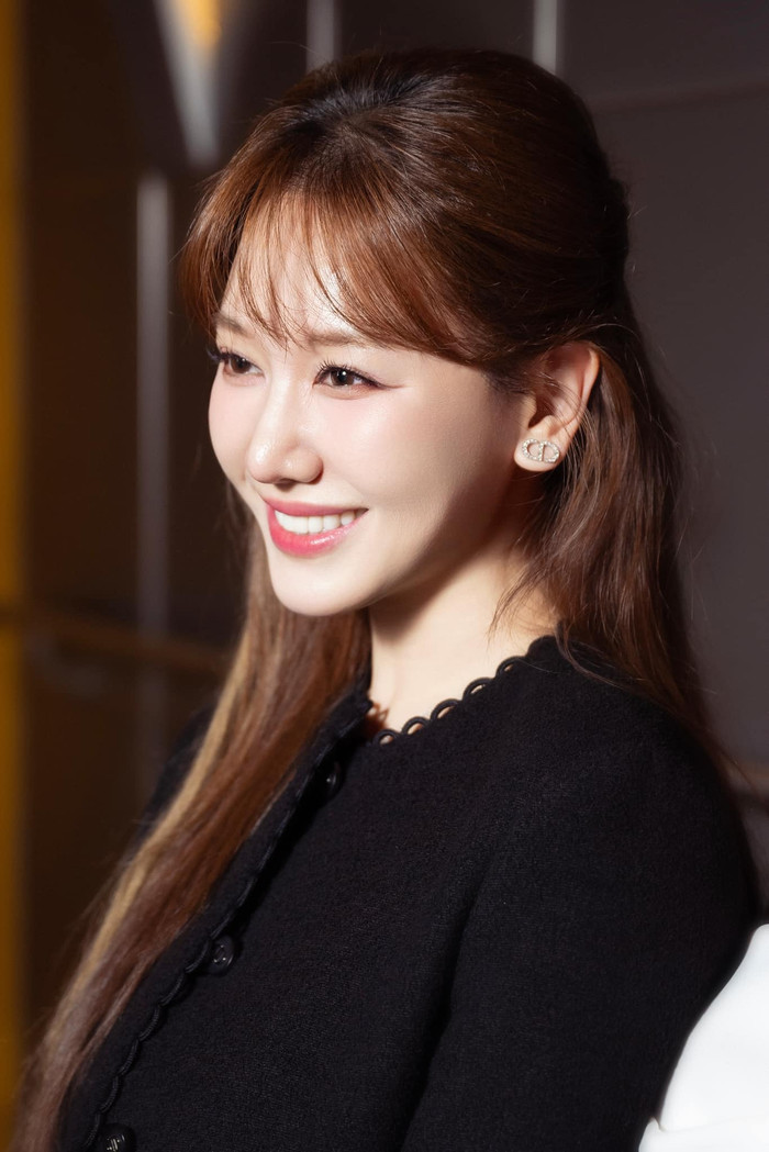 Có lẽ, kiểu tóc này đã trở thành thương hiệu nhận diện của Hari Won (Ảnh: FBNV).