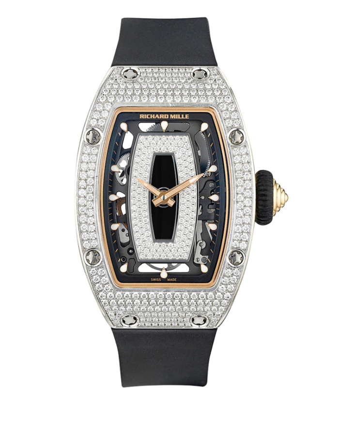 Chiếc đồng hồ đắt đỏ của bà chủ thẩm mỹ viện Mailisa được nạm hàng trăm viên kim cương. 