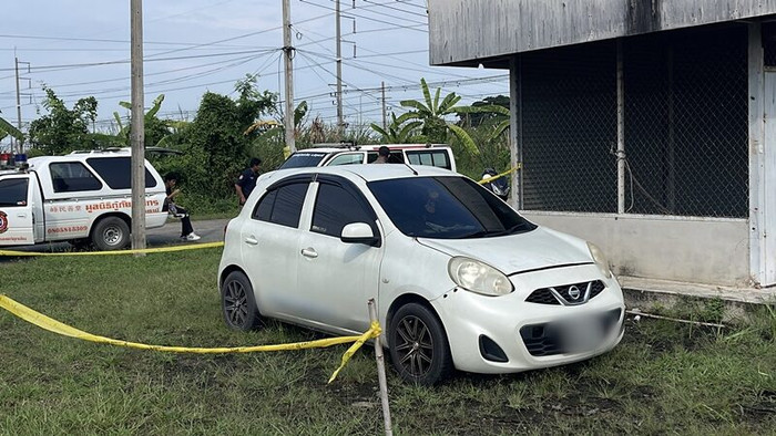 Thấy chiếc xe hơi lạ đậu ở nhà kho, nam công nhân kiểm tra thì 'rụng rời' trước cảnh tượng bên trong Ảnh 2