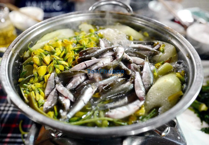 Điểm đặc biệt là cá linh non, thường gọi là “linh sữa”, có phần thịt béo, mềm và xương nhỏ, có thể ăn nguyên con. (Ảnh minh họa từ Internet)