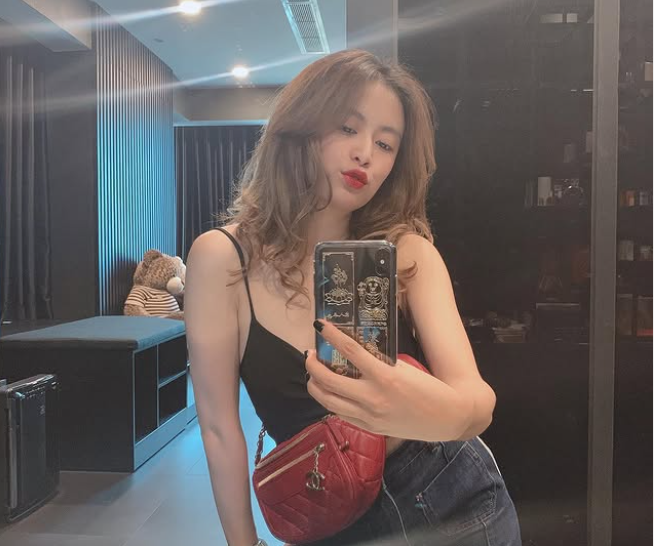 Chiếc điện thoại giúp Hoàng Thùy Linh luôn tự tin với những bức ảnh selfie chất lượng cao. (Nguồn: IGNV)