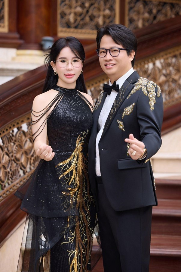 Trên mạng xã hội, ông Hoàng Kim Khánh thường xuyên khoe hình ảnh tình cảm với Mailisa