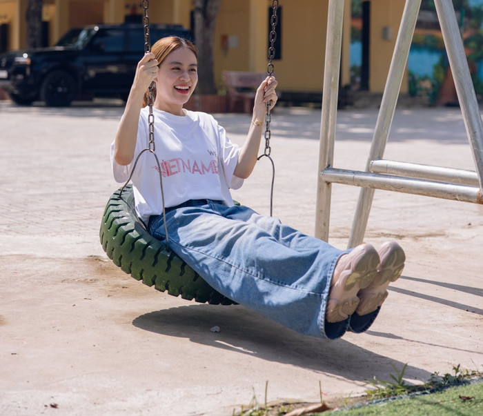 Hoàng Thùy Linh thường mạnh tay chi tiền cho bộ sưu tập đồ hiệu của mình. Ảnh: FBNV