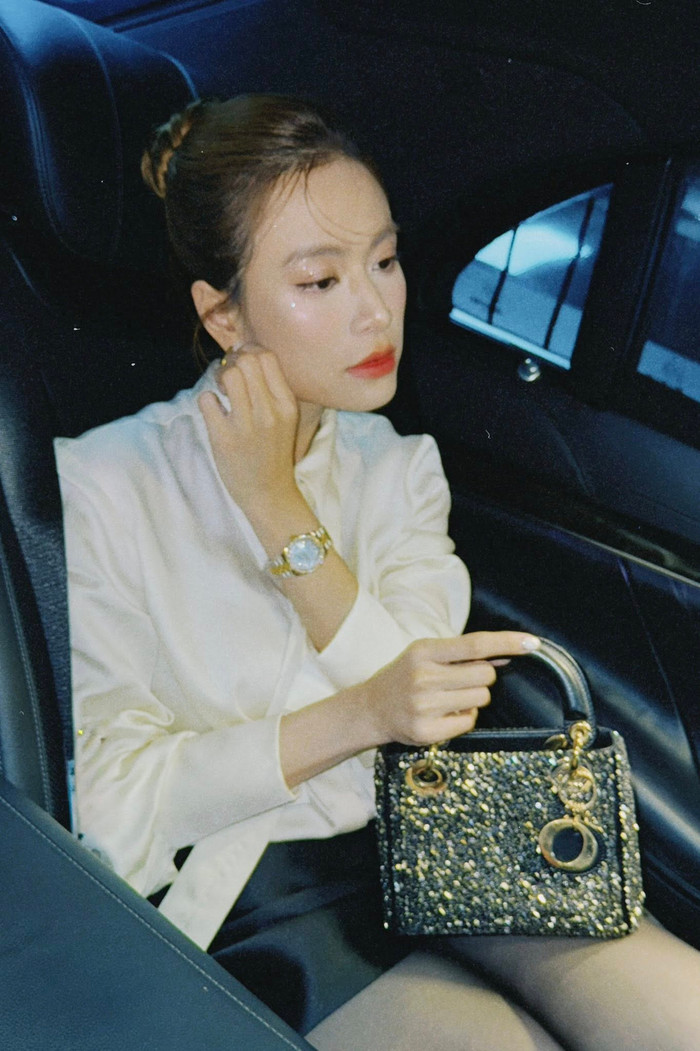 Hoàng Thùy Linh và chiếc đồng hồ trị giá 9 chữ số. Ảnh: FBNV