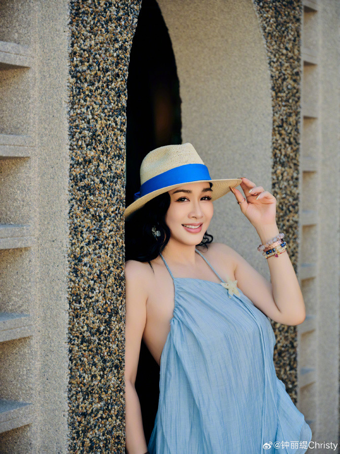 Chung Lệ Đề và chồng từng nỗ lực có con chung bằng nhiều phương pháp khác nhau. Ảnh: Weibo