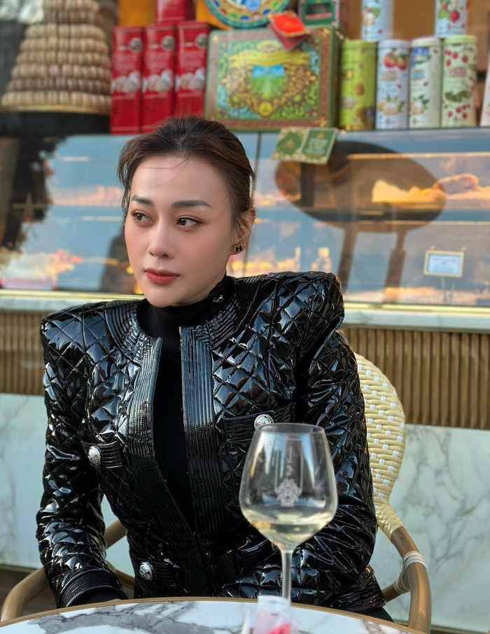 Phương Oanh luôn ưu tiên đồng thời tính thẩm mỹ và sự tiện lợi khi lựa chọn đồ công nghệ. Ảnh: FBNV